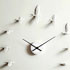 Часы Swallow X Clock готовые «взлететь» ласточкой, от Haoshi Design