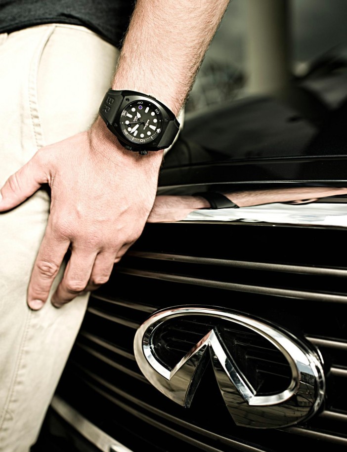 часы Bell & Ross BR02-8 для Infiniti