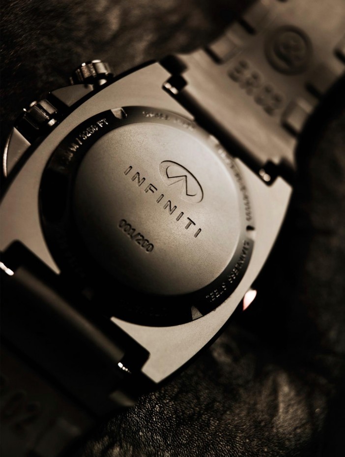 часы Bell & Ross BR02-8 для Infiniti
