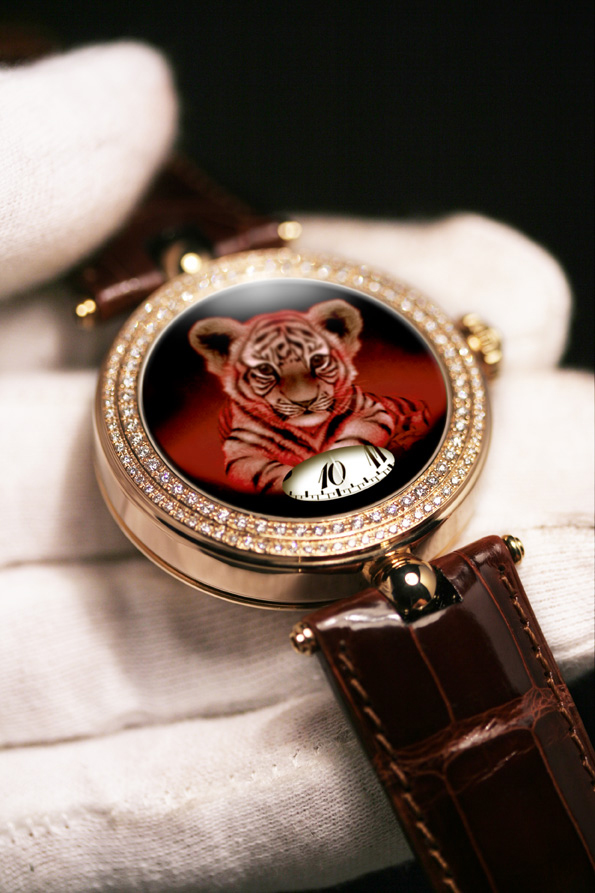 часы Angular Momentum Red Baby Tiger