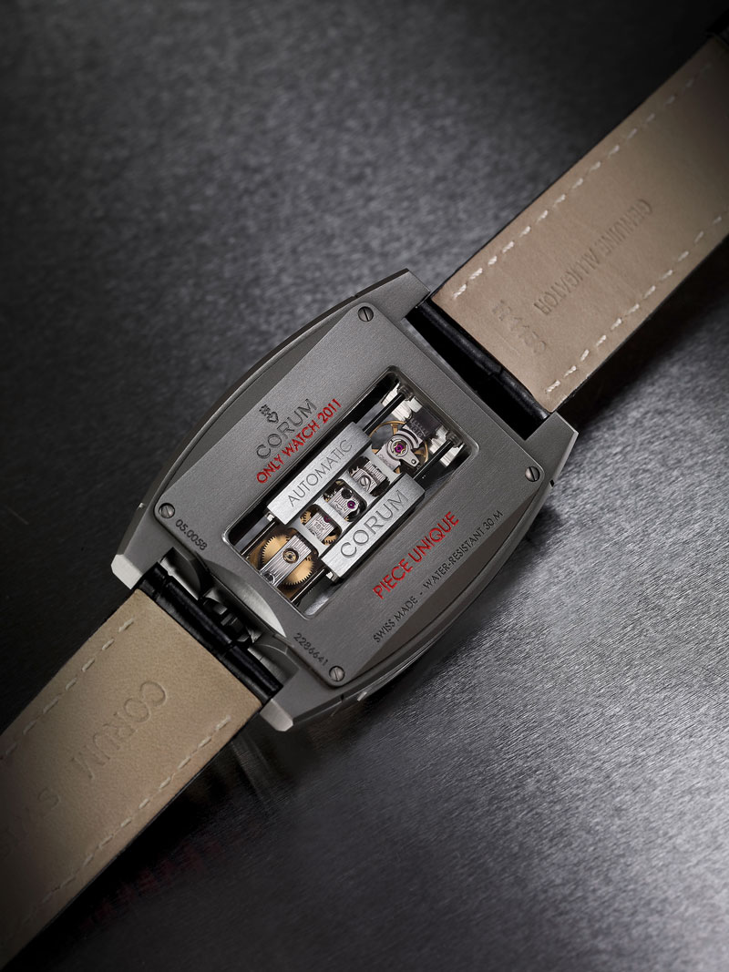 задняя сторона часов Golden Bridge Automatic