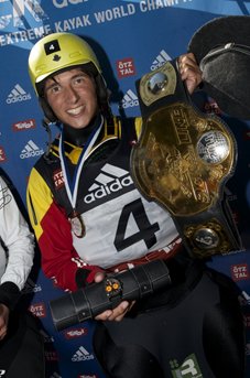 Сэм Саттон - чемпион Extreme Kayak World Championship