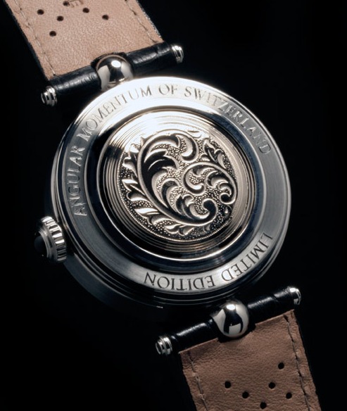 задняя сторона часов Montre à Guichet Guilloche Titanium задняя сторона часов Montre à Guichet Guilloche Titanium