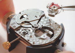 процесс сборки механизма часов Chopard