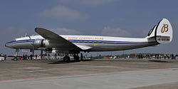Часы Breitling Super Constellation и самолет