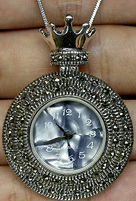 часы с перламутровым циферблатом