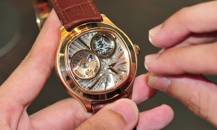 часы Piaget Emperador Coussin Tourbillon Automatic Ultra-Thin