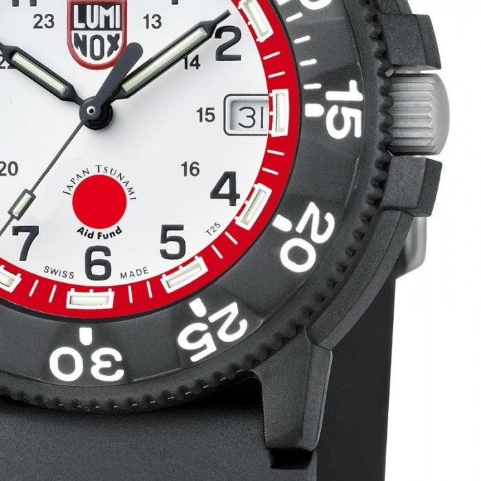 часовая компания Luminox в поддержку японцев