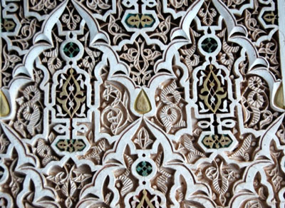 Марокканский цветочный орнамент, украшающий здание