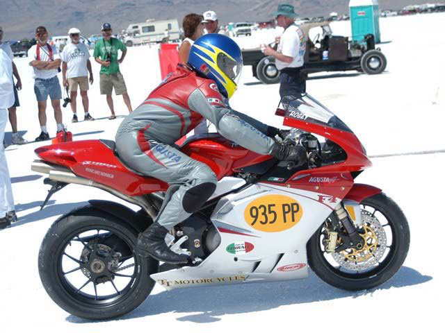 мотогонщик MV Agusta
