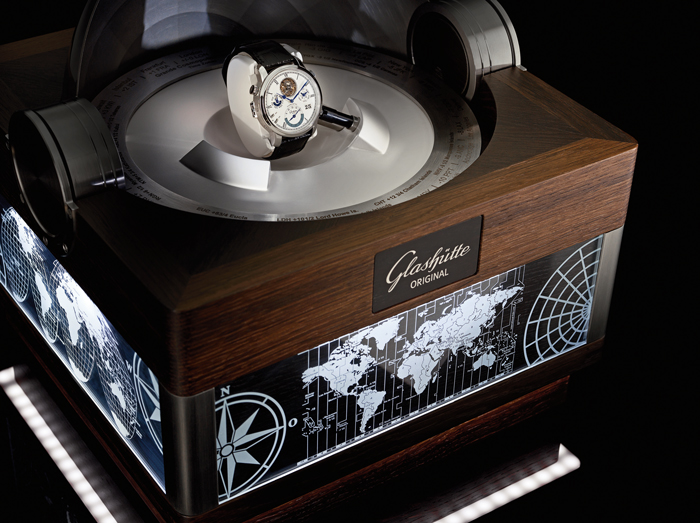 часы Grande Cosmopolite Tourbillon и коробка часов с автоподзаводом
