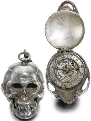 часы с позолоченной кромкой и гравировкой Хроноса