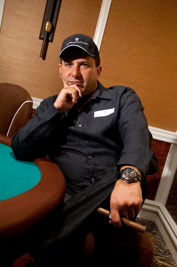 Бадих Бунахра с часами Blackjack 21