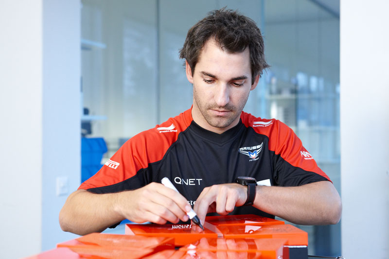 гонщик команды Marussia F1 Тимо Глок посетил мануфактуру Armin Strom