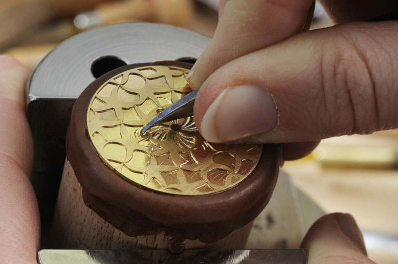 гравировка циферблата часов Vacheron Constantin Métiers d’Art - Les Univers Infinis Shell