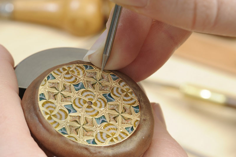гравировка циферблата часов Vacheron Constantin Métiers d’Art - Les Univers Infinis Shell