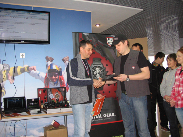 C:\Users\Duo\Desktop\Часовой\Pam65\Новости\Часовая компания Luminox и соревнования по воздушной акробатике
