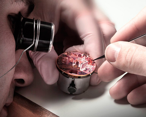 Процесс сборки часов Bvlgari Commedia dell’Arte