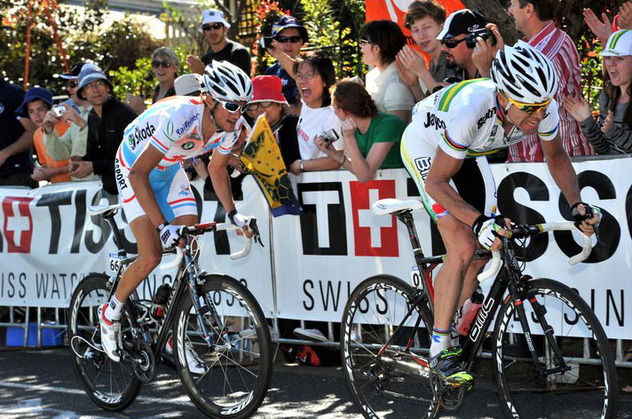Компании Tissot удалось превратить велогонки UCI в захватывающее и экстремальное зрелище. Вы почувствуете себя непосредственным участником заезда, очутитесь на трассе с гонщиками благодаря новейшим приборам и современным технологиям, разработанным Tissot специально для спортивных вело-мероприятий.