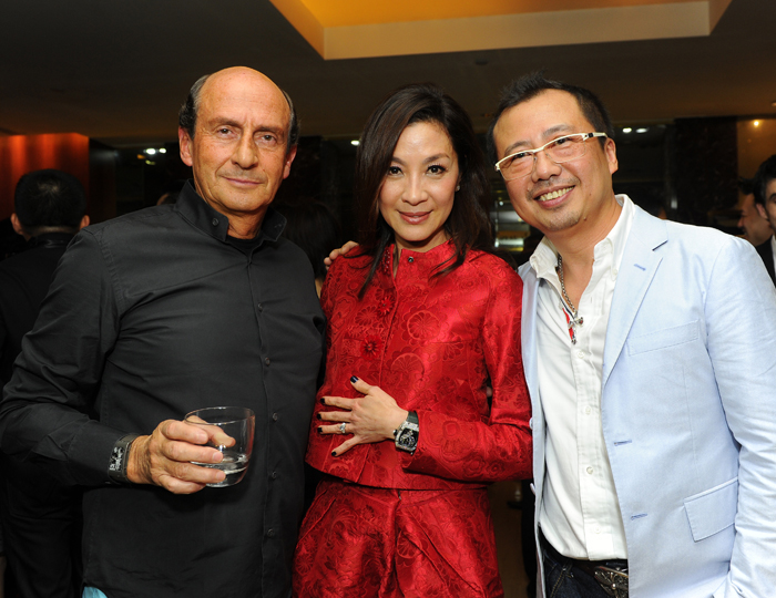 Ришар Милль, слева, с актрисой Мишель Йео и Дэйвом Таном, главой азиатского подразделения Richard Mille