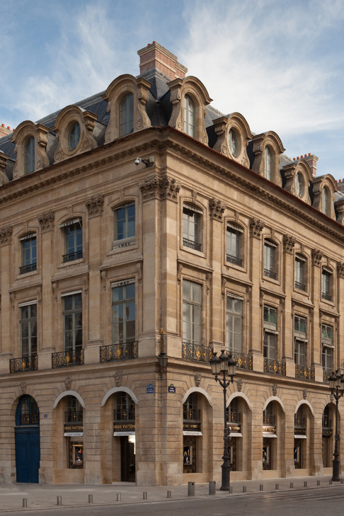 Модный дом Louis Vuitton открыл свой первый ювелирно-часовой магазин на Вандомской площади