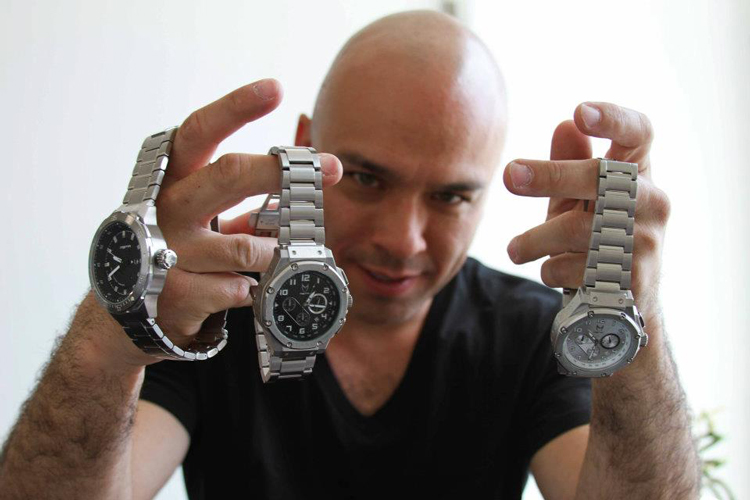 Jo Koy с часами Meister