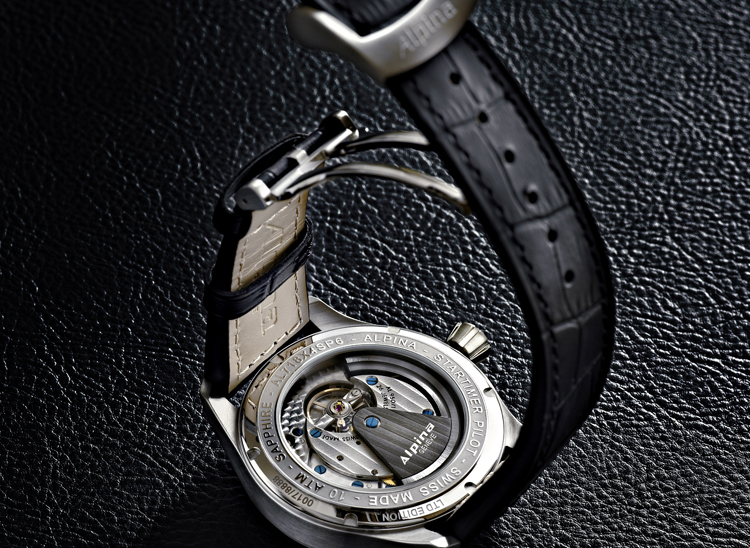задняя сторона часов Alpina Worldtimer