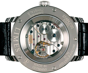 задняя сторона часов Limes Pharo Handwound Power Reserve задняя сторона часов Limes Pharo Handwound Power Reserve