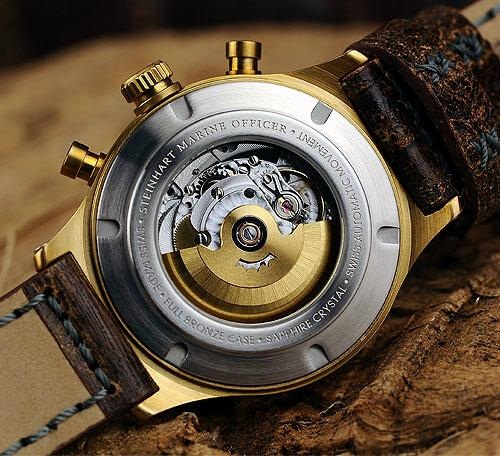 задняя сторона часов Marine Officer Bronze Chronograph