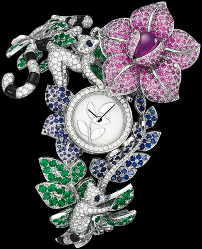 Эта модель — еще одно доказательство того, что дом Van Cleef & Arpels способен сделать наручные часы ювелирным украшением. А теперь — тест на внимание: скольких лемуров Вы видите на этом фото?