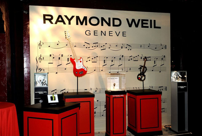 Не удивляйтесь обилию музыкальных инструментов: мануфактура Raymond Weil докажет, что тикание часов этой марки столь же благозвучно, как симфония.