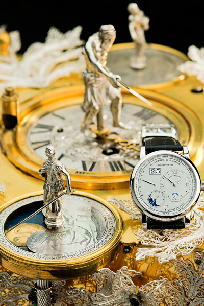 Часы с турбийоном были выставлены вместе с астрономическими настольными часами Иеремии Пфаффа, изготовленными в конце XVII века