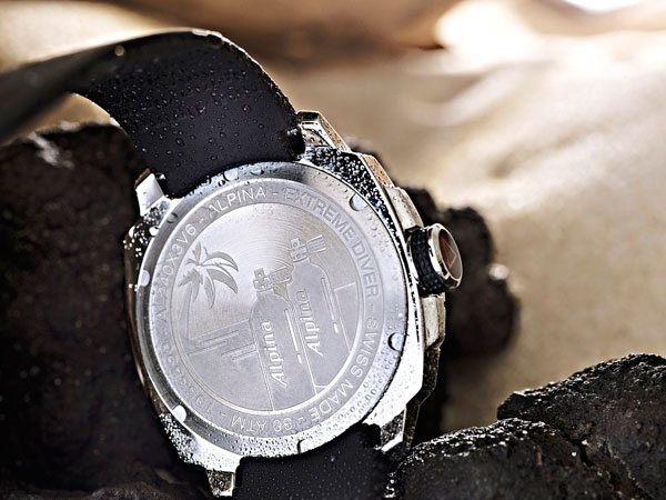 задняя сторона часов Alpina Diver Midsize