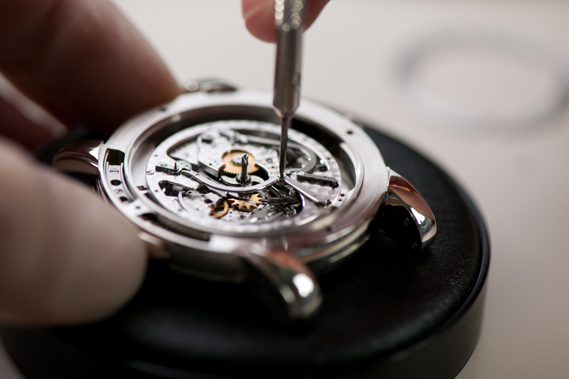 Процесс сборки механизма часов Ulysse Nardin
