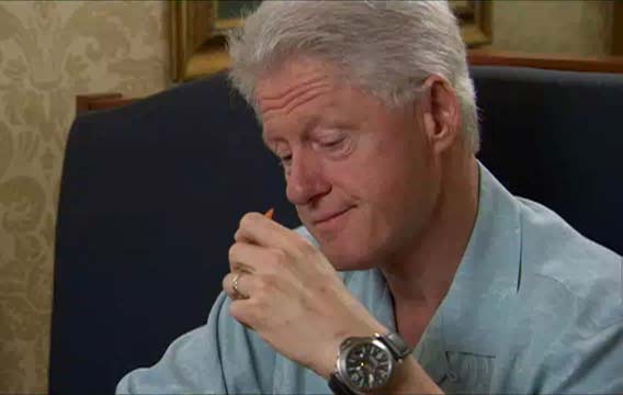 Экс-президент США Билл Клинтон не раз был замечен в часах Panerai Luminor, из чего становится ясно, что он один из ярых «панеристов».