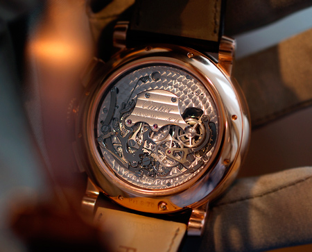задняя сторона часов Rotonde de Cartier Tourbillon Chronograph