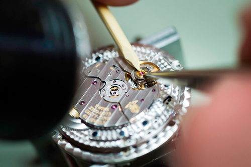 Процесс сборки часов Cat’s Eye High Jewellery (Ref. 91702B53P7B1-53A)