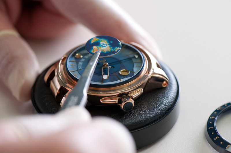 Процесс сборки часов Ulysse Nardin