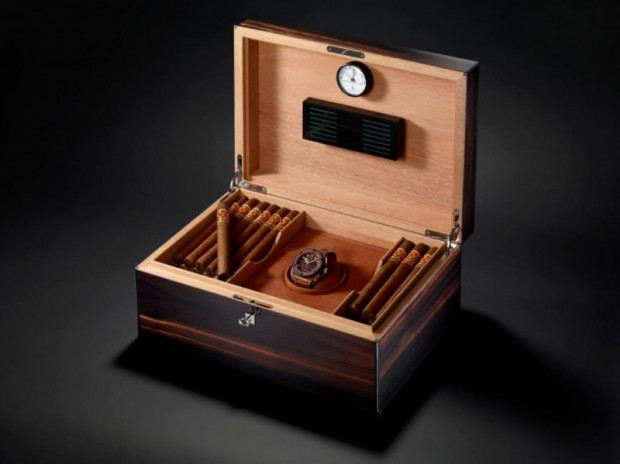 хьюмидор с часами Hublot King Power «Arturo Fuente» и сигарами Opus X