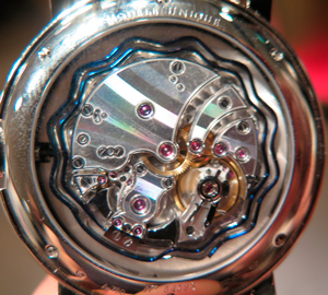 задняя сторона часов Parmigiani Fleurier Toric Resonance 3