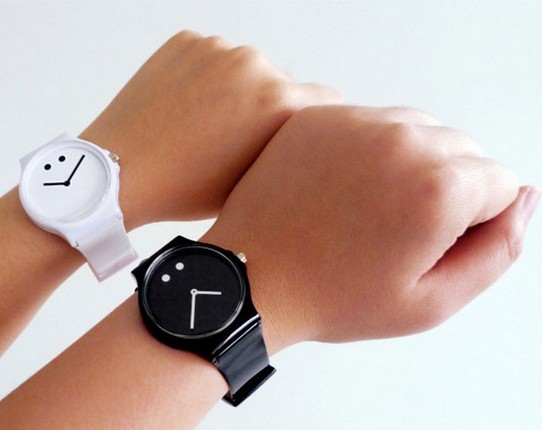 часы Moody Watch