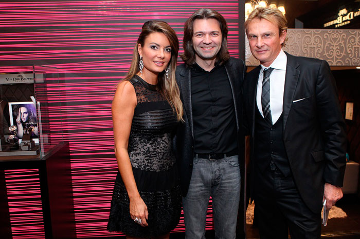 Stephanie, Maxence Van Der Bauwede и Dmitriy Malikov Stephanie, Maxence Van Der Bauwede и Dmitriy Malikov