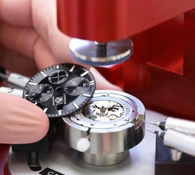 Процесс сборки часов TAG Heuer