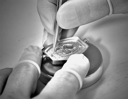 процесс сборки часов Van Cleef & Arpels