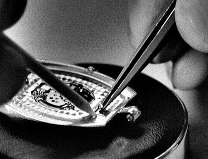 создание корпуса часов Van Cleef & Arpels