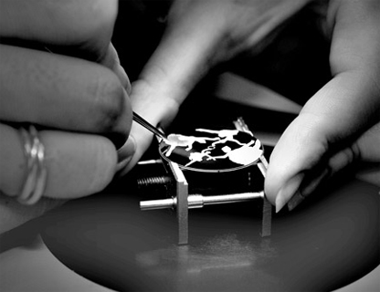процесс изготовления циферблата часов Van Cleef & Arpels