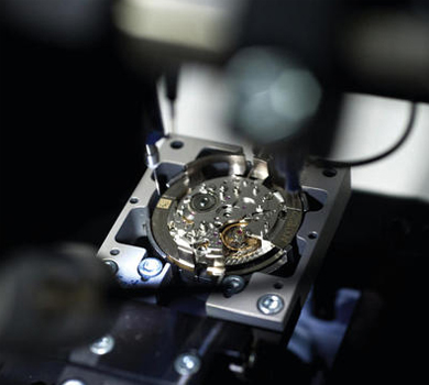 Процесс сборки механизма часов TAG Heuer