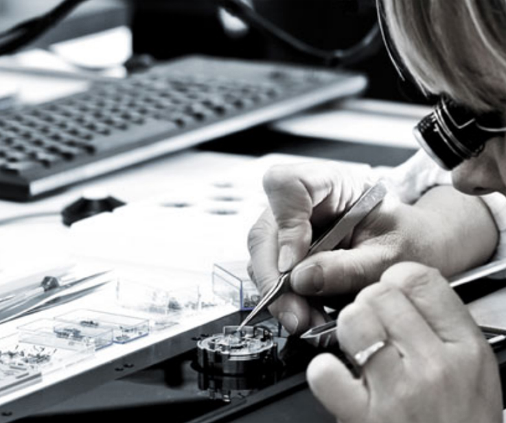 Процесс сборки часов TAG Heuer