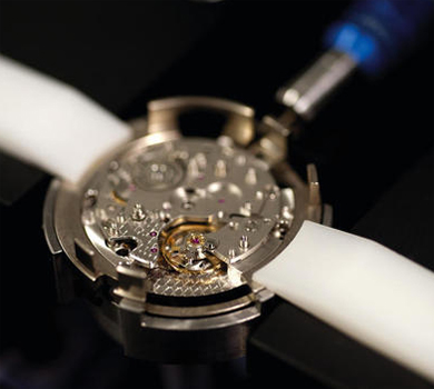 Процесс сборки механизма часов TAG Heuer