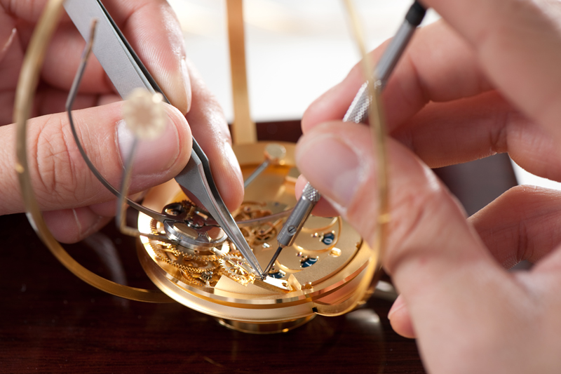 Процесс сборки механизма часов Ulysse Nardin